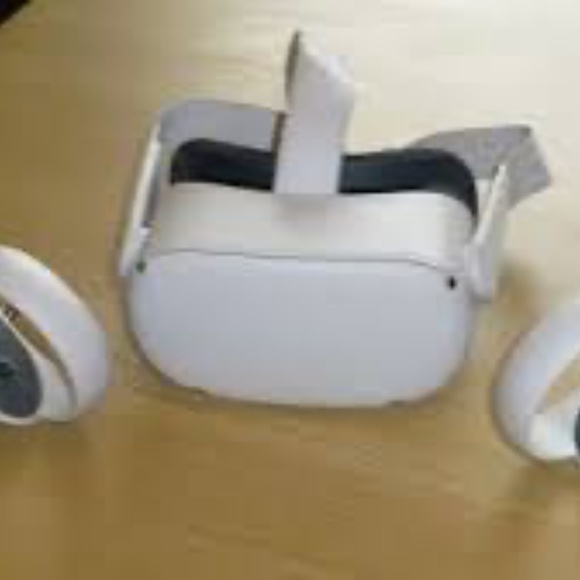 Oculus Quest 2 (Virtual Reality Headset) Controllers included - Picture 2 of 2